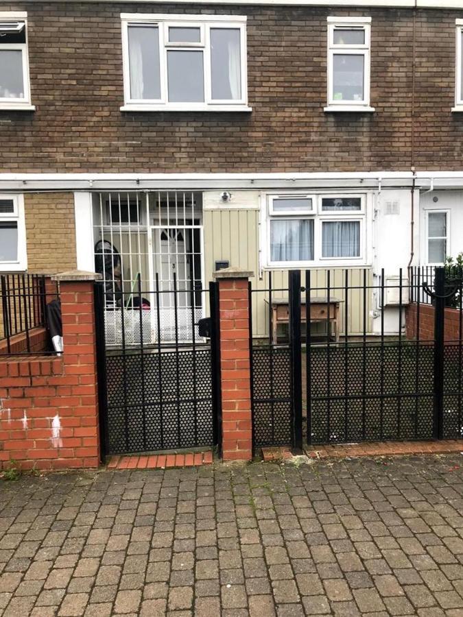 Arbnb Comfy Sleep Guest House Self Catering Private Bedrooms 60 Pound Per Night Per Person London Exterior photo